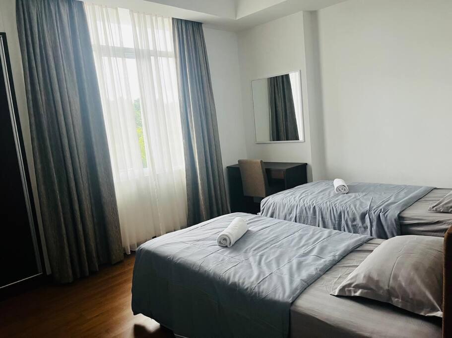 Bay Resort Condominium 3-Bedrooms With Swimming Pool Near The Seaside Miri Exterior foto